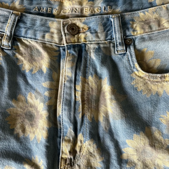 American Eagle Sunflower Mom Short - Picture 5 of 6